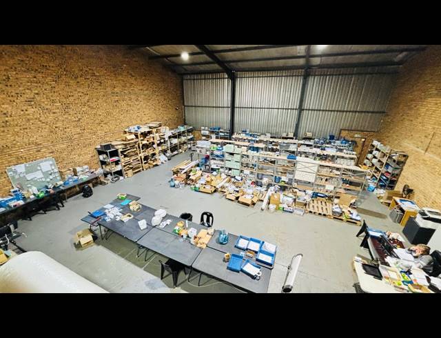 360M² WAREHOUSE TO LET IN CHAMDOR